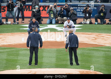 New York Yankees' Mariano Rivera hugs Andy Pettitte as Derek Jeter and  catcher J.R, Murphy, right, and Robinson Cano, left, look on during the  ninth inning of a baseball game against the