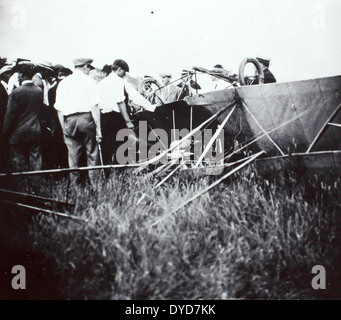 Dieses Bild aus dem Ray Fife Album zeigt frühe Flugzeuge von Glenn Curtiss, darunter die Curtiss Hydro, Pusher und Triad, die wichtigsten Entwicklungen in der frühen amerikanischen Luftfahrt. Stockfoto