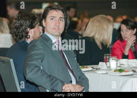 Vancouver, British Columbia, Kanada. 14. April 2014. Federal Liberalen Oppositionsführer JUSTIN TRUDEAU an einem Mittagessen Vancouver Board Of Trade. Trudeau führt seine Partei in die nächste Bundestagswahl in 18 Monaten. © Heinz Ruckemann/ZUMA Wire/ZUMAPRESS.com/Alamy Live-Nachrichten Stockfoto