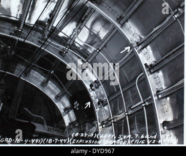 Die AL-26 B-24 ist ein Bild aus dem Album, das den Consolidated B-24 Liberator dokumentiert, einen wichtigen amerikanischen schweren Bomber, der während des Zweiten Weltkriegs eingesetzt wurde. Stockfoto