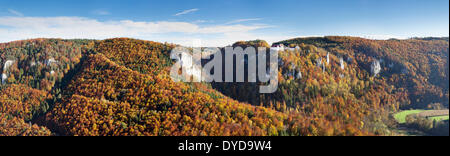 Blick auf den Donaudurchbruch in Richtung Burg Wildenstein Schloss, Naturpark obere Donau, schwäbischen Alb, Baden-Württemberg, Deutschland Stockfoto