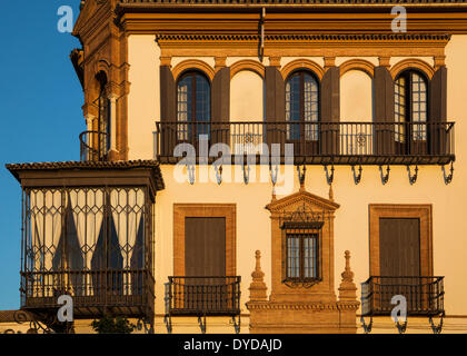 Andalusischen Stil Residenz in den Abend Licht, Provinz Santa Cruz Viertel, Sevilla, Sevilla, Andalusien, Spanien Stockfoto