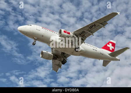 Airbus A319 der Swiss International auf Finale Stockfoto