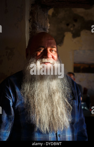 Porträt von Uri Buri in seinem Fischrestaurant in der Altstadt von Akko (Acre), Israel. Stockfoto