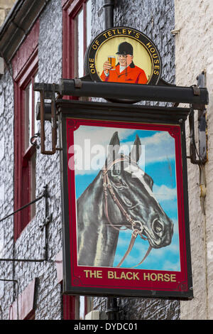 Das Black Horse Pub Zeichen in Whitby. Stockfoto