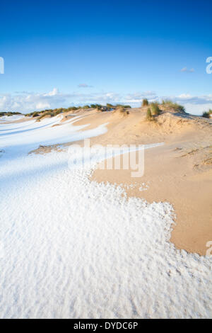 Schnee am Strand von Wells nächsten The Sea an der Nordküste von Norfolk. Stockfoto