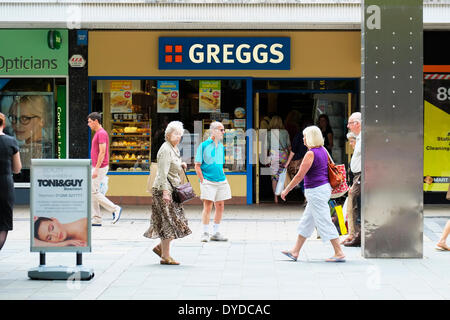 Greggs in Basildon Stadtzentrum entfernt. Stockfoto