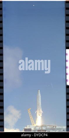 Die Atlas ICBM (Intercontinental ballistic Missile) wurde im Rahmen des US-amerikanischen Raketenentwicklungsprogramms gestartet. Dieser Start ist ein Schlüsselereignis in der Ära des Kalten Krieges und markiert bedeutende Fortschritte in der Raketentechnologie und der strategischen Verteidigung. Stockfoto