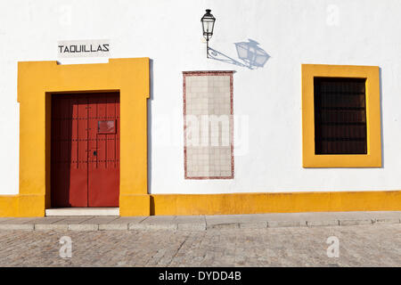 Äußere Tore von der Plaza de Toros De La Real Maestranza. Stockfoto