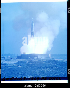 Die Atlas ICBM (Intercontinental Ballistic Missile) war ein wichtiger Bestandteil der US-amerikanischen Verteidigungsstrategie während des Kalten Krieges. Die Starttests der Rakete waren für die Entwicklung der Langstreckenraketentechnologie von entscheidender Bedeutung. Stockfoto