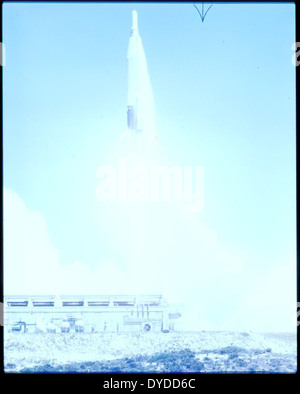Die Atlas ICBM (Intercontinental Ballistic Missile) wurde im Rahmen des strategischen Raketenprogramms der Vereinigten Staaten während des Kalten Krieges gestartet. Es war ein bedeutender Meilenstein in der Raketentechnologie und verbesserte die Abschreckungsfähigkeiten der USA. Stockfoto