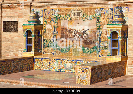 Keramische Azulejo Panel gewidmet der spanischen Provinz von Madrid an der Plaza de España in Sevilla. Stockfoto