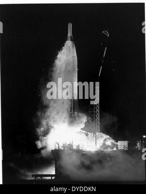 Die Atlas ICBM (Intercontinental Ballistic Missile) war eine der ersten Interkontinentalraketen, die von den Vereinigten Staaten während des Kalten Krieges entwickelt wurden. Es war ein bedeutender Fortschritt in der Militärtechnologie. Stockfoto