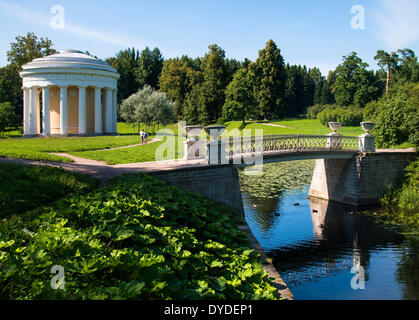 Der Tempel der Freundschaft in Pawlowsk Park in Sankt Petersburg. Stockfoto