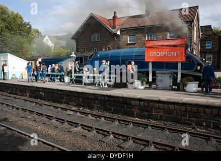 A4-Pacific Klasse Lokomotive Sir Nigel Gresley Grosmont Station auf der North Yorkshire Moors Railway. Stockfoto