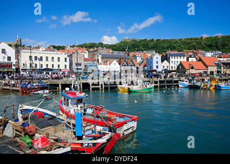 Angelboote/Fischerboote im Hafen von Scarborough. Stockfoto