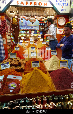 Exotische Gewürz-Markt auf der Grand Basar Istanbul, Türkei. Stockfoto