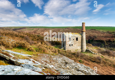 Eine alte verlassene Maschinenhaus an der Prince Of Wales Schiefer Steinbruch ordentlich Tintagel in Nord Cornwall Stockfoto