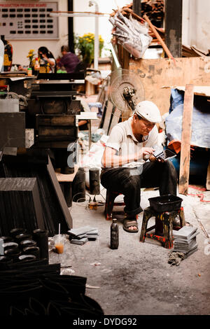 Hand-Handwerksbetrieb in Ho-Chi-Minh-Stadt. Stockfoto