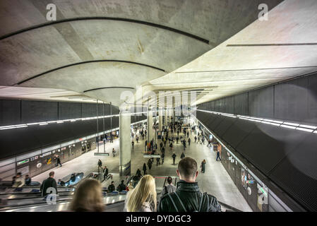 Innere des Canary Wharf u-Bahnstation. Stockfoto