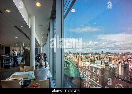 Der Blick von Peter Jones Kaufhaus am Sloane Square in London. Stockfoto