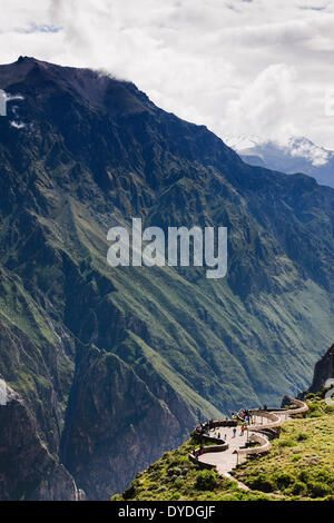 Mirador Cruz del Condor im Colca Canyon nördlich von Arequipa. Stockfoto