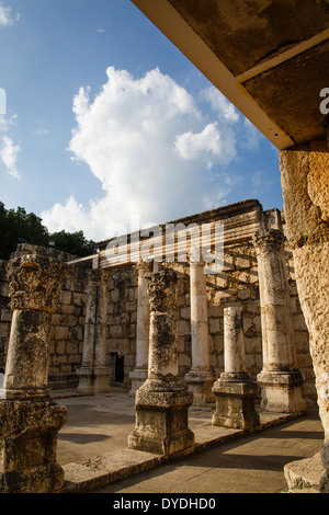 Ruinen der alten Synagoge in Kapernaum durch den See Genezareth, Israel. Stockfoto