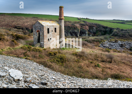 Eine alte verlassene Maschinenhaus an der Prince Of Wales Schiefer Steinbruch ordentlich Tintagel in Nord Cornwall Stockfoto