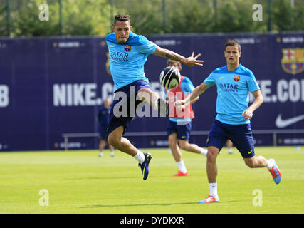 Barcelona, Spanien. 15. April 2014. BARCELONA / Spanien April -15. Adriano und Afellay in der FC Barcelona Training und Pressekonferenz vor dem Finale der Copa del Rey, die in der Ciudad Deportiva Joan Gamper des FC Barcelona stattfand, '' am 5. April 2014 Foto: Joan Valls/Urbanandsport Nurphoto © Joan Valls/NurPhoto/ZUMAPRESS.com/Alamy Live News Stockfoto