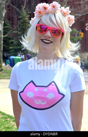 Junge Dame gekleidet wie ein Rox LaLonde, ein Charakter aus dem Webcomic Homestuck in einem Meetup in Greenwich Village. Stockfoto