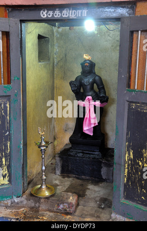 Kleiner Schrein innen Koneswaram Kovil, Trincomalee, Sri Lanka Stockfoto