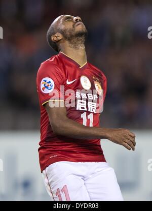 Melbourne, Australien. 15. April 2014. Luiz Guilherme Da Conceicao Silva von Guangzhou Evergrande reagiert während der AFC Champions League gegen Melbourne Victory im Etihad Stadium in Melbourne, Australien, 15. April 2014. Melbourne Victory gewann 2: 0. Bildnachweis: Bai Xue/Xinhua/Alamy Live-Nachrichten Stockfoto