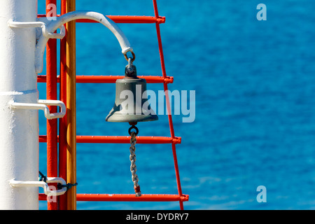 Bell auf Segelschiff Stockfoto