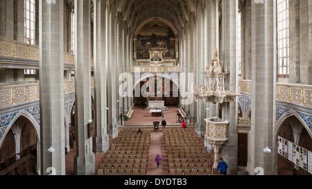 Blick in die Marktkirche Kirche Anfang der Trauerfeier für den ermordeten Studenten aus Bulgarien in Halle, Deutschland, 15. April 2014. Die 29 Jahre alte Frau wurde in einem Zweig der Saale im Februar 2014 gefunden. Die Frau war schon in Bulgarien begraben. Sie lebten in Halle seit 2005 und studierte Betriebswirtschaftslehre. Foto: Peter Endig/dpa Stockfoto