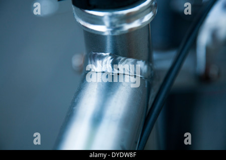 Schweinaht geknackt / Schweien durch Materialermdung auf einem Fahrrad /  Fahrrad-Rahmen Stockfotografie - Alamy