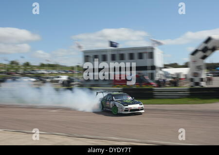 Lydden Hill, Kent, UK. 15. April 2014. Szenen aus The FIA World Rallycross Medien Tag Vorschau Mai der zweiten Runde am 24. und 25., 2014 Nissan "Driften" mit Bagsy. Bildnachweis: Motofoto/Alamy Live-Nachrichten Stockfoto