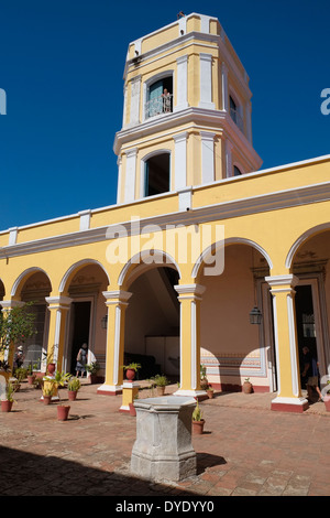 Der Innenhof und Anzeige Turm der Palacio Cantero, Trinidad, Kuba. Stockfoto