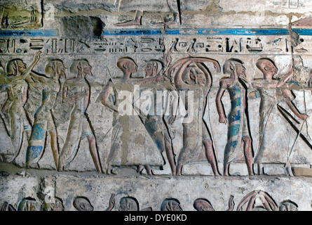 Tempel von Ramses III (1198-1167 v. Chr. – XX ° Dyn.) in Medinet Habu: das Meer Menschen. Stockfoto