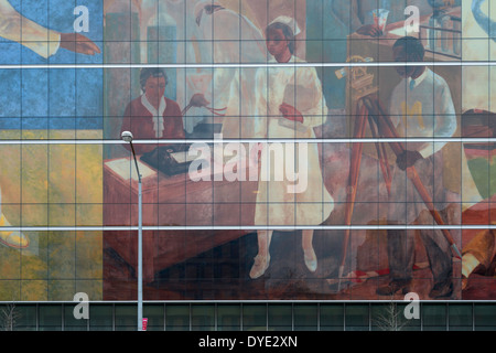 Detail der "Streben nach Glück" durch Vertis Hayes, einer der Harlem Hospital Center WPA Wandbilder, die an der Außenwand des Zentrums auf die Lenox Avenue. Stockfoto