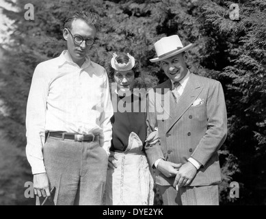 Drehbuchautor Tim Whalen, Beatrice Lillie & Direktor Sam Taylor am Set des Films, "Exit Lächeln", 1926 Stockfoto