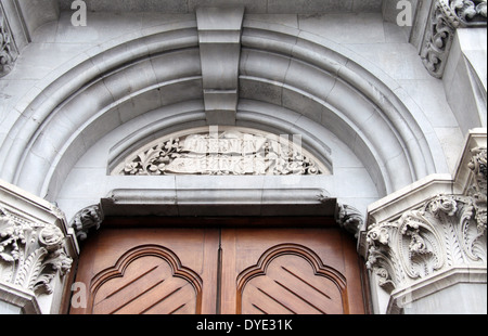 Hibernian Bank architektonische Detail, das über der Tür des ehemaligen National Irish Bank in Dublin Stockfoto