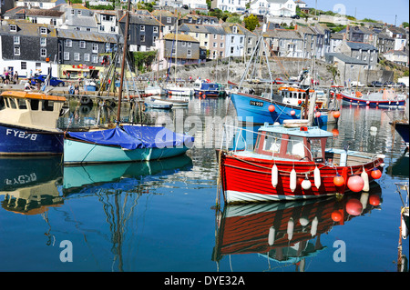 Mevagissy ist eine Kleinstadt und Fischerhafen in Süd-Ost-Cornwall Stockfoto