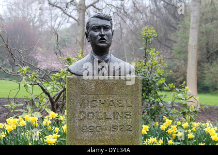 Denkmal-Büste von Michael Collins im Merrion Square Park in Dublin Stockfoto