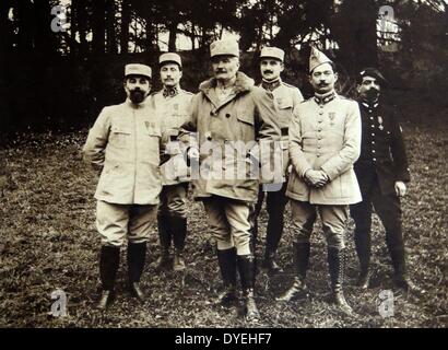 Weltkrieg - Allgemeine Passaga und seine Adjutanten. Weltkrieg - Allgemeine Francois Passaga, geb. 3. Dezember 1863 in Angers und starb am 14. September 1939 in Rennes, ein französischer General, der sich während des Ersten Weltkrieges diente. 1916 wird er die 32. Armee Körper, einschließlich während der zweiten Schlacht von Verdun offensive geboten. Stockfoto