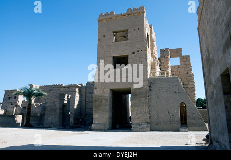 Tempel von Ramses III (1198-1167 v. Chr. – XX ° Dyn.) in Medinet Habu: die Migdol. Stockfoto