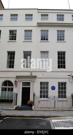 66-71 Great Russell Street, London 2013. Erste unabhängige Arbeit des Architekten Sir John Nash 1778 bekannt. Eine blaue Plakette kann man zum Gedenken an die Arbeit von Nash. Stockfoto