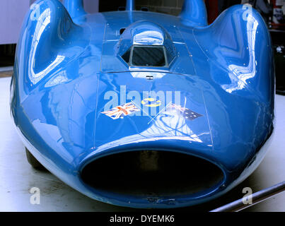 Donald Malcolm Campbell (23. März 1921 - 4. Januar 1967) Der britische Speed Record Breaker, der acht absolute Welt Geschwindigkeitsrekorde auf dem Wasser und an Land in den 1950er und 1960er Jahren brach. Bluebird CN7 war das modernste Auto der Welt und wurde durch eine speziell modifizierte Bristol-Siddeley Proteus gratis - Turbine Engine, ausgelegt für 475 - 500 km/h erreichen und wurde im Frühjahr 1960 abgeschlossen. Ende 1962, CN7 wurde versendet Australien für die neue Geschwindigkeit Versuch im Juli 1964 bereit. Er erreicht Geschwindigkeiten von 648.73 403.10 mph (km/h). Stockfoto