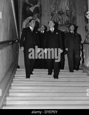 Attorney General und FBI-Chef ankommen bei US-Anwälte Konferenz. Washington, D.C., 19. April 19390101. Attorney General Frank Murphy und FBI-Chef J. Edgar Hoover dargestellt, wie Sie im Ministerium der Justiz kam heute an der ersten Konferenz der Vereinigten Staaten Rechtsanwälte zu besuchen. J. Edgar. Hoover 1895-1972. Direktor des FBI (FBI), von 1924-1972. Stockfoto