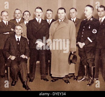 Von links nach rechts: NS-Führer 1933 fotografiert; Justizminister Kerri, Josef Goebbels, Adolf Hitler, Ernst Röhm; Hermann Goring, Minister Darre, Heinrich Himmler, Chef der SS, Stellvertretender Fuhrer Rudolf Hess, Verlobter Minister Frick Links Stockfoto