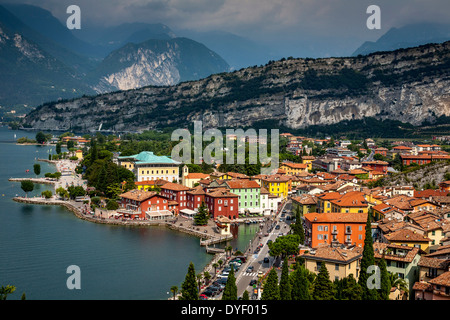 Einen tollen Blick auf die Stadt von Torbole, Gardasee, Italien Stockfoto